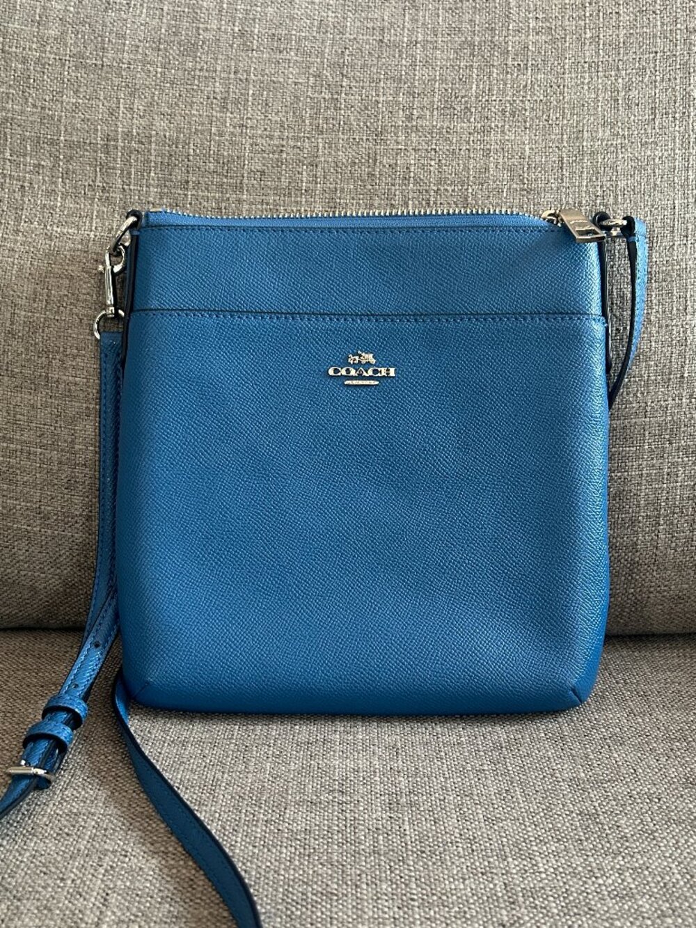 Coach Kitt Messenger Crossbody Bag Blue Crossgrain Leather Exterior Pocket Chic